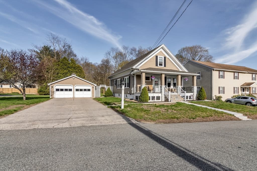 Single Family Residence at 19 Forest St, Haverhill MA 01832, photo 2 of 28
