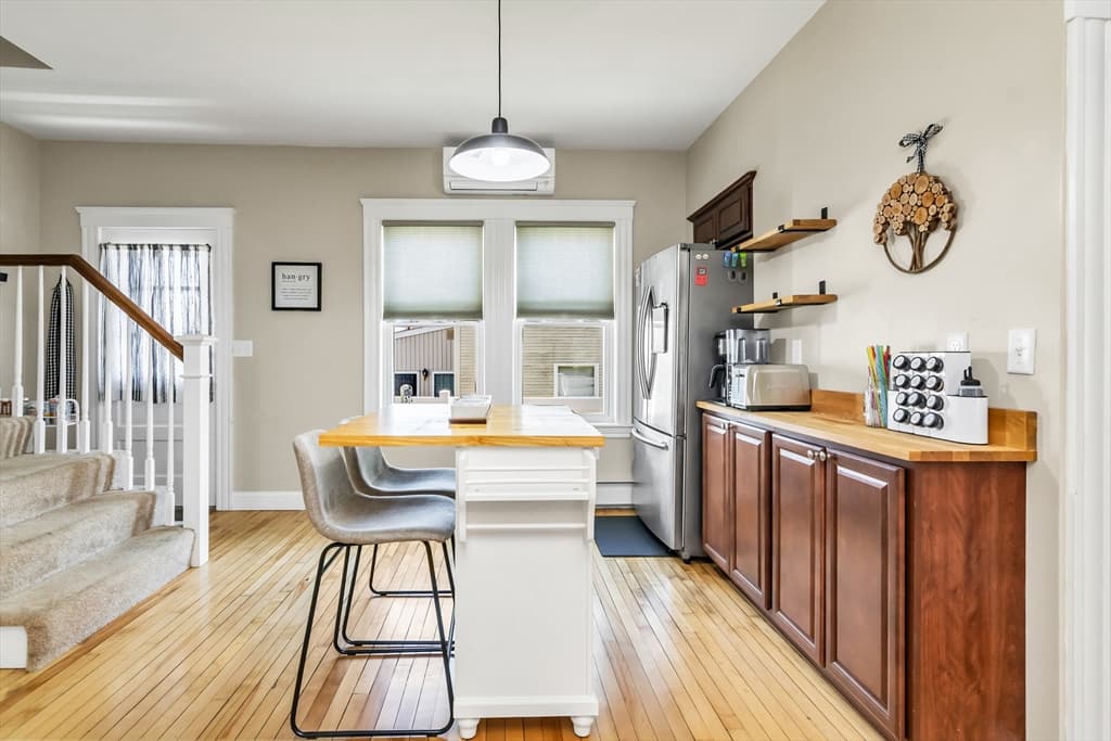 Single Family Residence at 19 Forest St, Haverhill MA 01832, photo 11 of 28