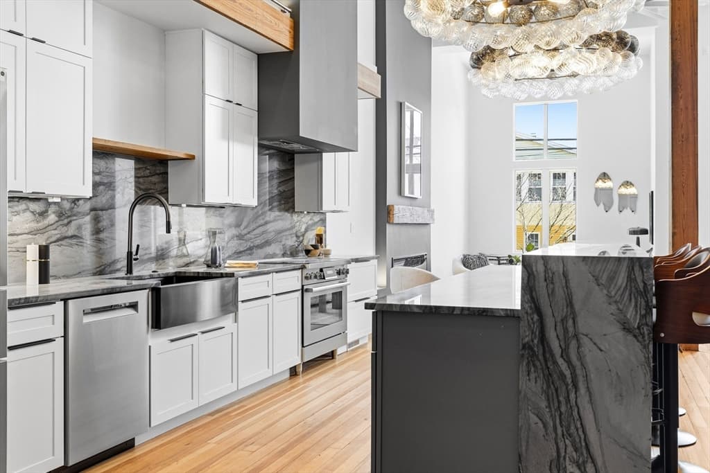 Condominium at 1001 Shirley # 2, Winthrop MA 02152, Winthrop, photo 5 of 39