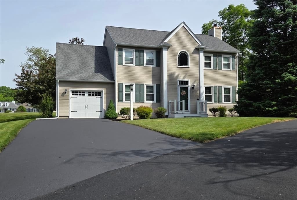 15 Beechwood Dr, Haverhill MA 01832