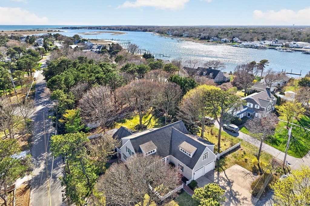 127 Uncle Barneys Rd, Dennis MA 02670