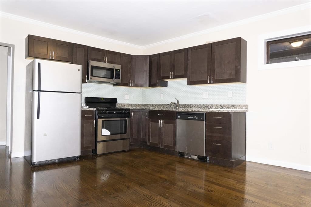 75 Elm, Watertown MA 02472 photo 6
