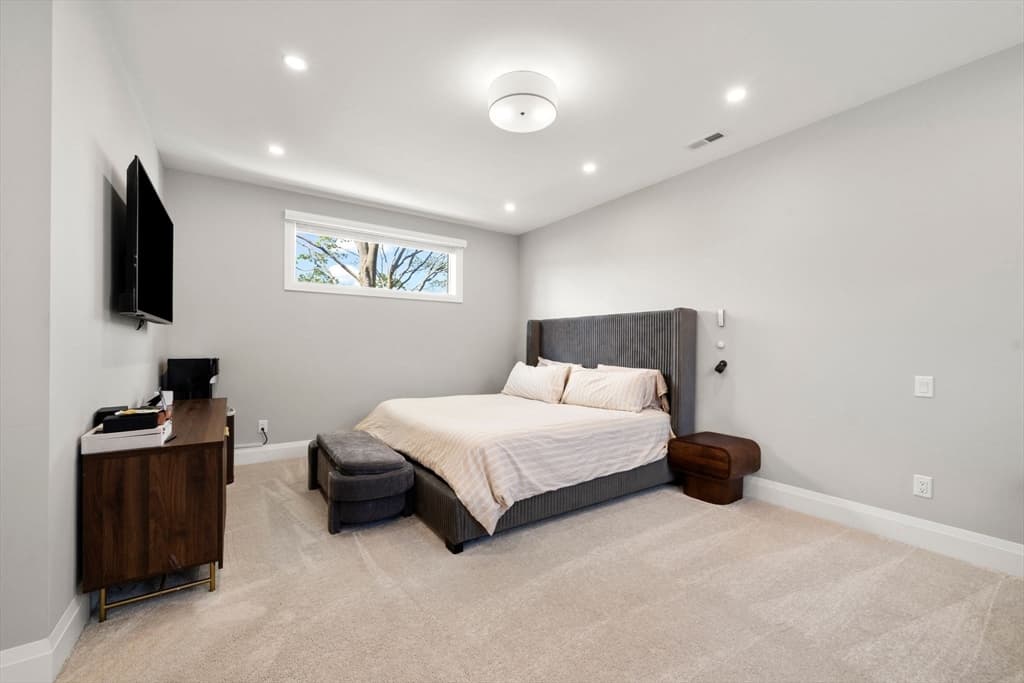 Condominium at 9 Johnson Pl # 9, Newton MA 02466, Newton, photo 22 of 42