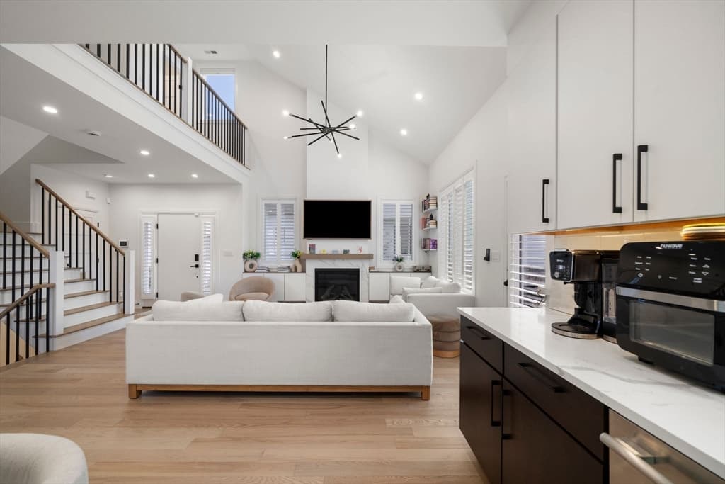 Condominium at 9 Johnson Pl # 9, Newton MA 02466, Newton, photo 5 of 42