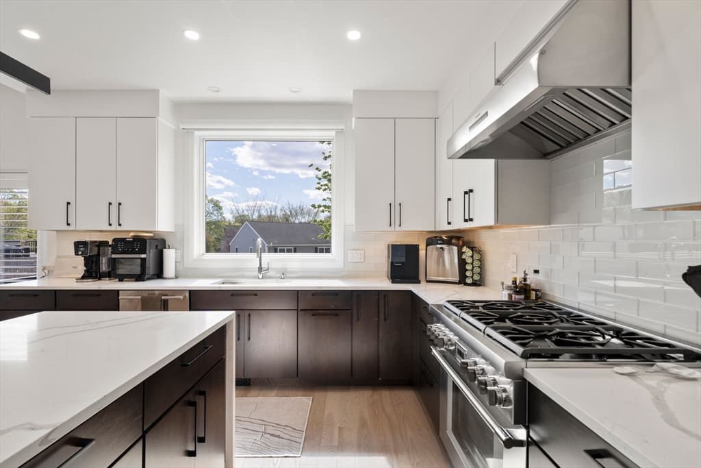 Condominium at 9 Johnson Pl # 9, Newton MA 02466, Newton, photo 9 of 42
