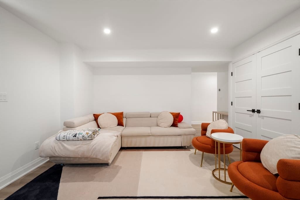 Condominium at 9 Johnson Pl # 9, Newton MA 02466, Newton, photo 29 of 42
