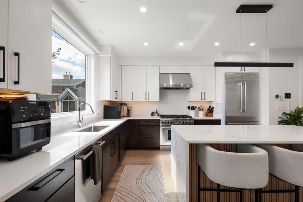 Condominium at 9 Johnson Pl # 9, Newton MA 02466, Newton, photo 8 of 42