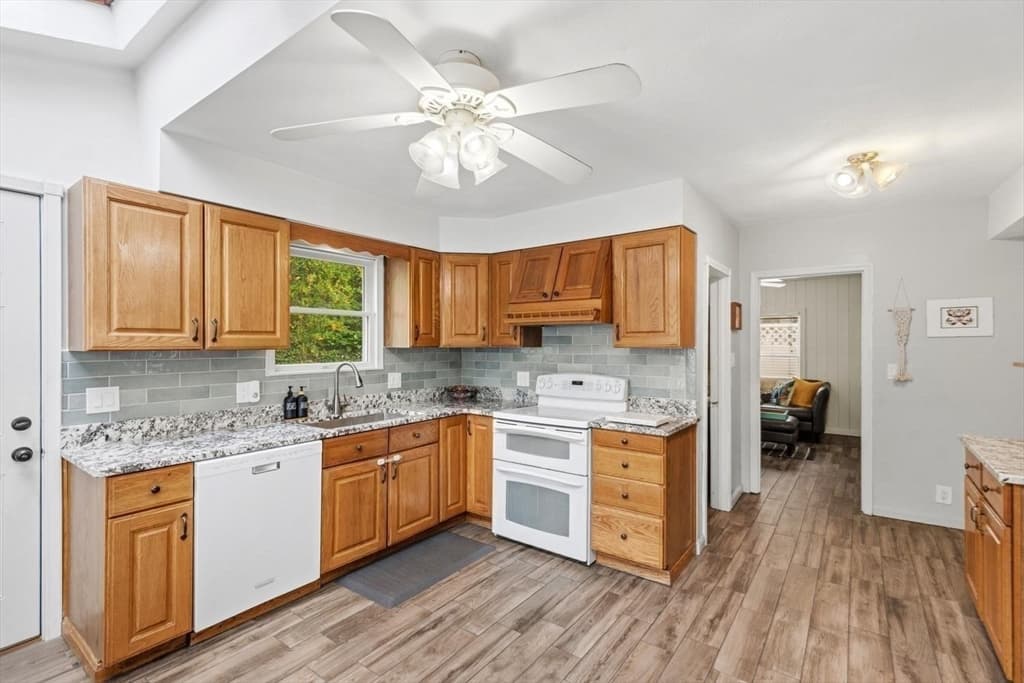 29 Woodlawn St, Lynn MA 01904 photo 3