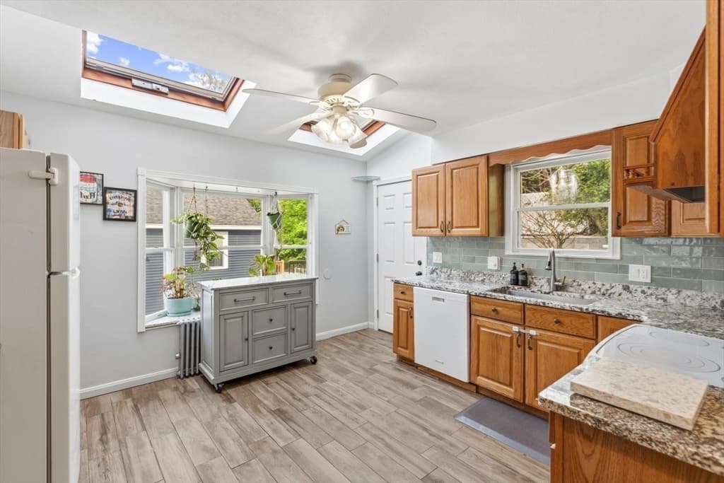29 Woodlawn St, Lynn MA 01904 photo 5