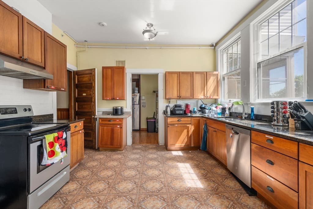 5 Claremont Street, Worcester MA 01610 photo 8