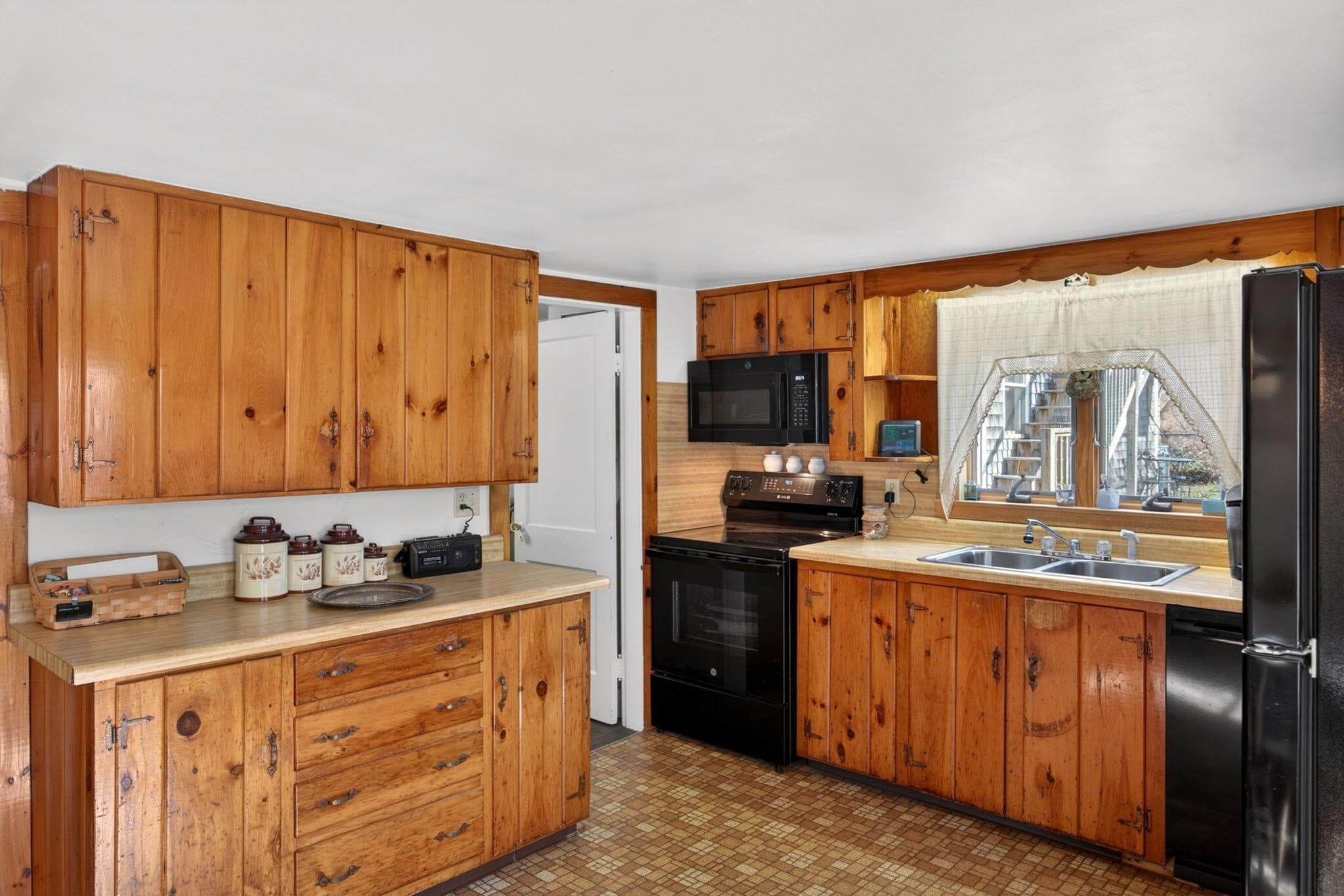 4 Family at 31 Conant Street, Provincetown MA 02657, Provincetown, photo 11 of 40
