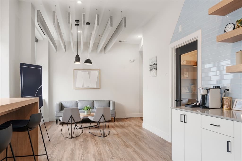 Condominium at 10 Somerset # 406, Winthrop MA 02152, Winthrop, photo 12 of 14