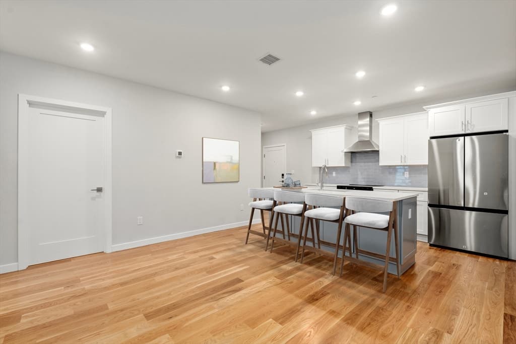 Condominium at 267 Old Colony # 310, Boston MA 02127, Boston, photo 3 of 23