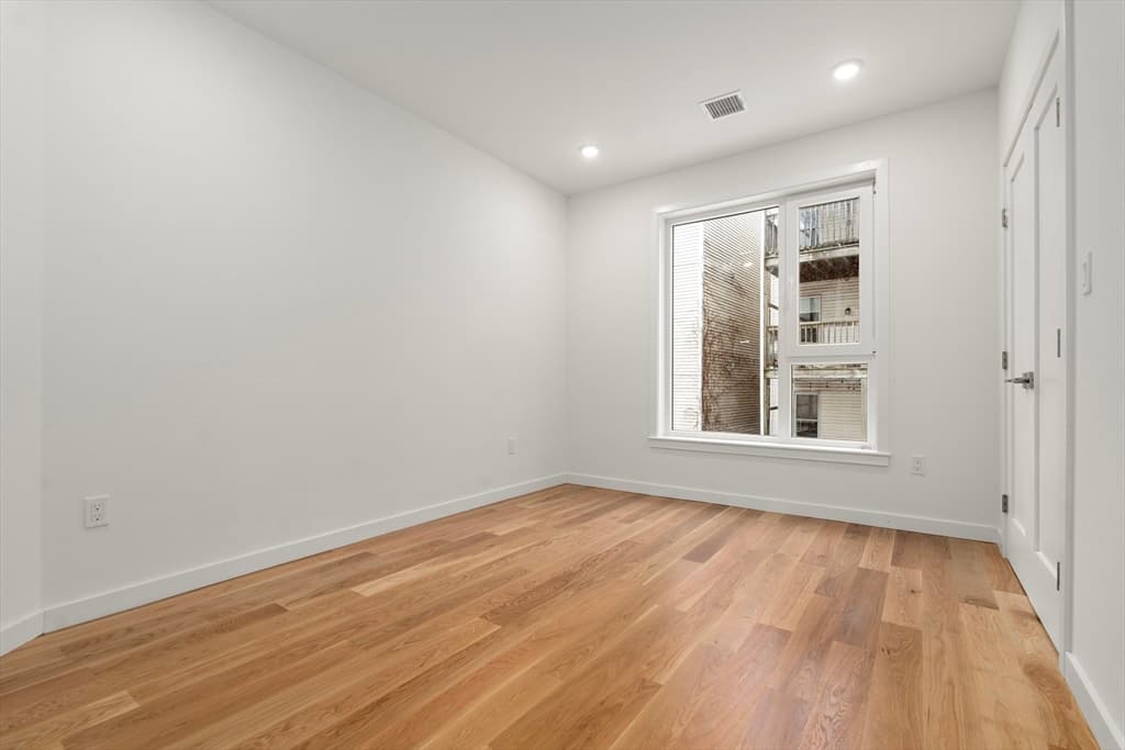 Condominium at 267 Old Colony # 310, Boston MA 02127, Boston, photo 9 of 23