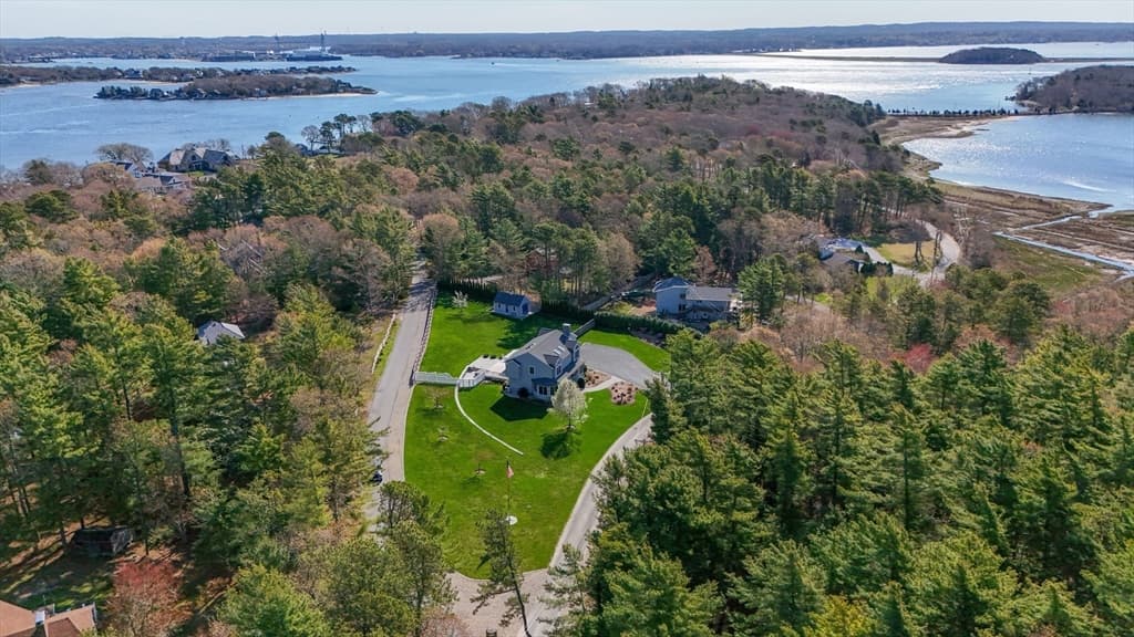 1 Boat House Dr, Wareham MA 02571