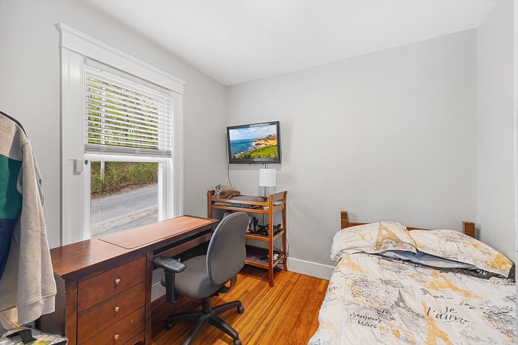 Single Family Residence at 43 Belcourt Rd, Worcester MA 01605, photo 13 of 26