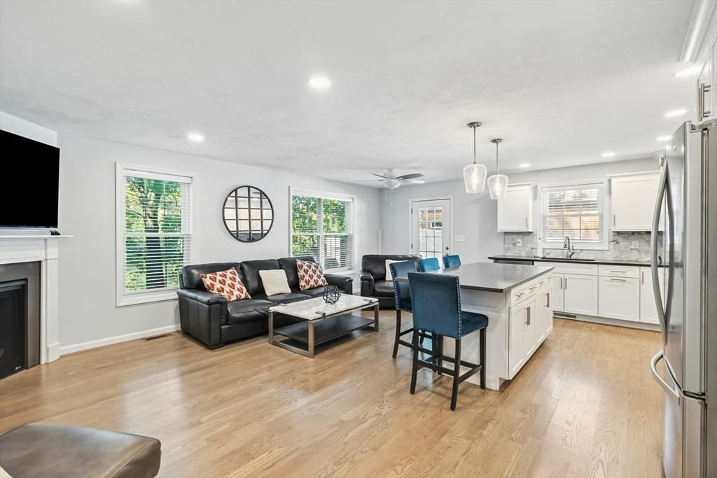 Single Family Residence at 33 Phalanx St, Tyngsborough MA 01879, Tyngsborough, photo 3 of 17