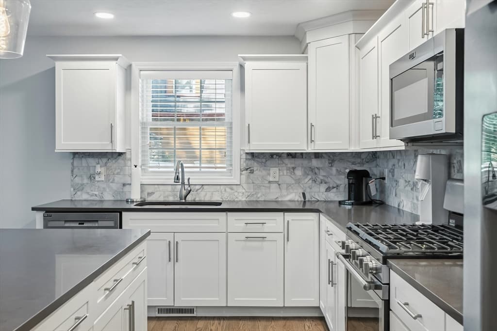 Single Family Residence at 33 Phalanx St, Tyngsborough MA 01879, Tyngsborough, photo 5 of 17