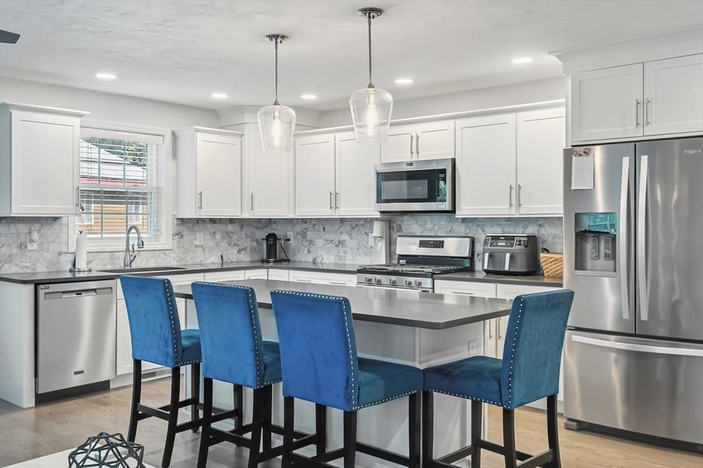 Single Family Residence at 33 Phalanx St, Tyngsborough MA 01879, Tyngsborough, photo 4 of 17