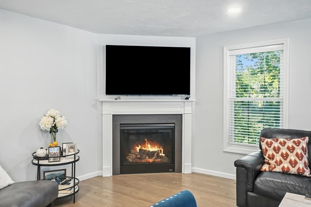 Single Family Residence at 33 Phalanx St, Tyngsborough MA 01879, Tyngsborough, photo 8 of 17