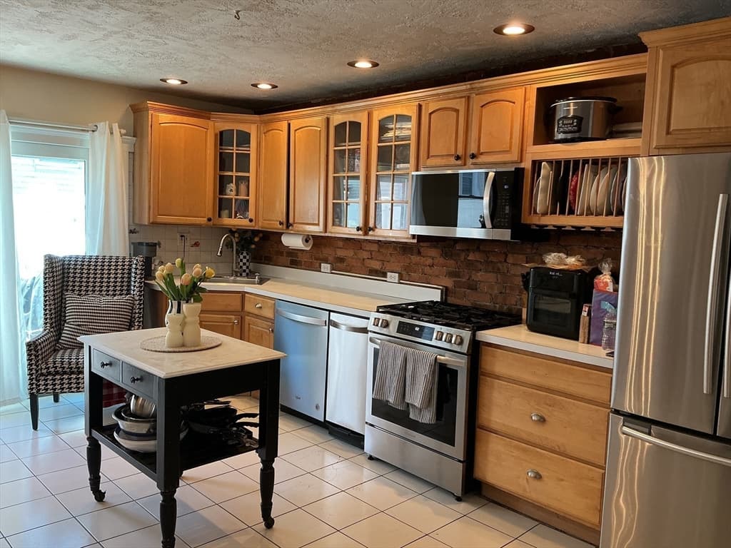 Single Family Residence at 131 H St, Boston MA 02127, Boston, photo 6 of 19