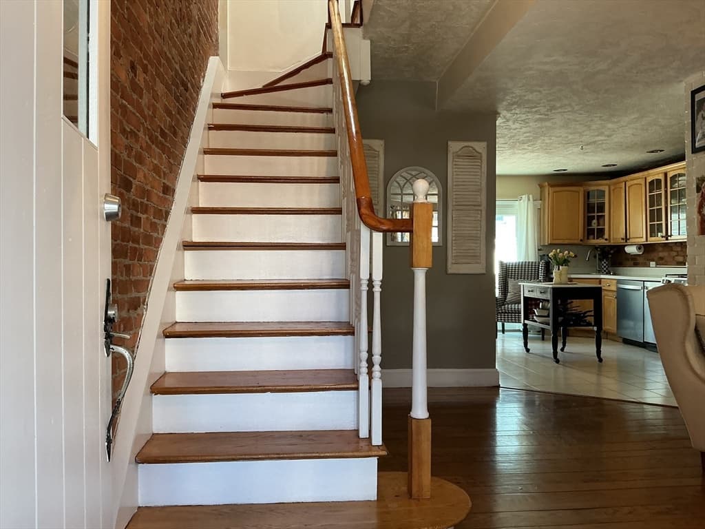 Single Family Residence at 131 H St, Boston MA 02127, Boston, photo 3 of 19