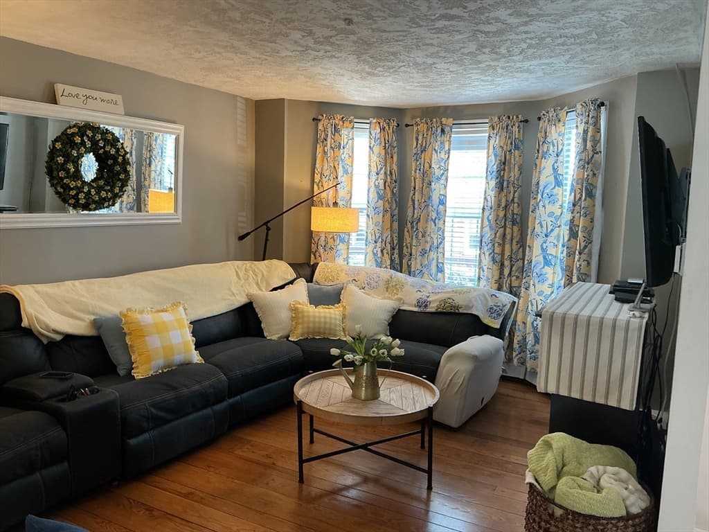 Single Family Residence at 131 H St, Boston MA 02127, Boston, photo 5 of 19