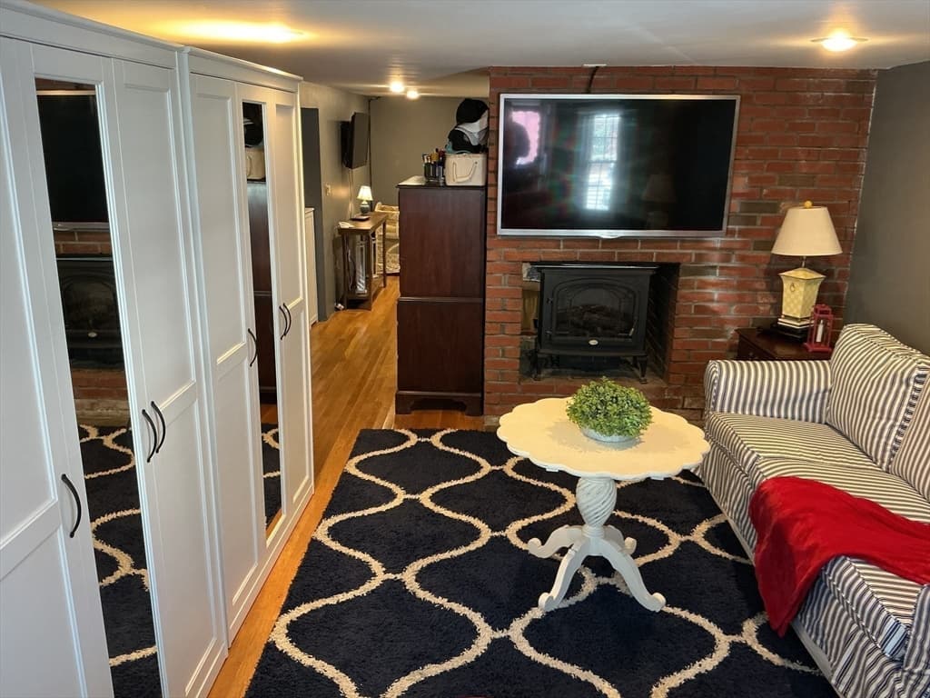 Single Family Residence at 131 H St, Boston MA 02127, Boston, photo 15 of 19