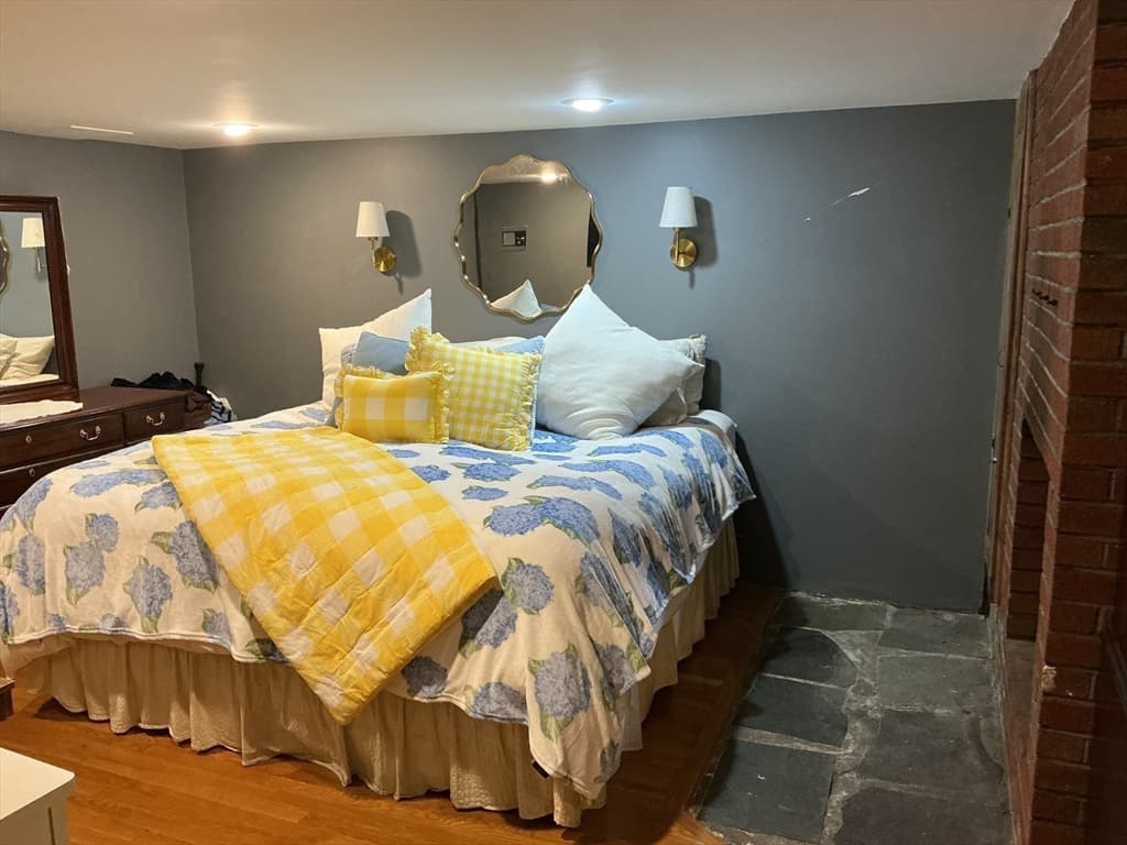 Single Family Residence at 131 H St, Boston MA 02127, Boston, photo 11 of 19