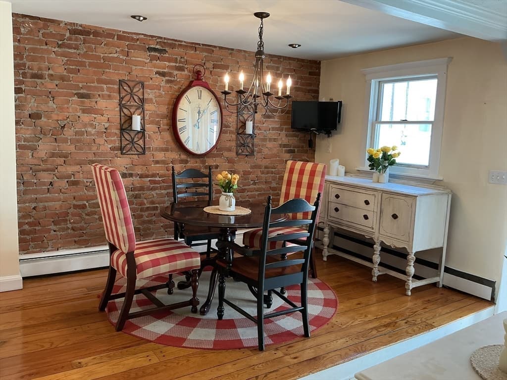Single Family Residence at 131 H St, Boston MA 02127, Boston, photo 8 of 19