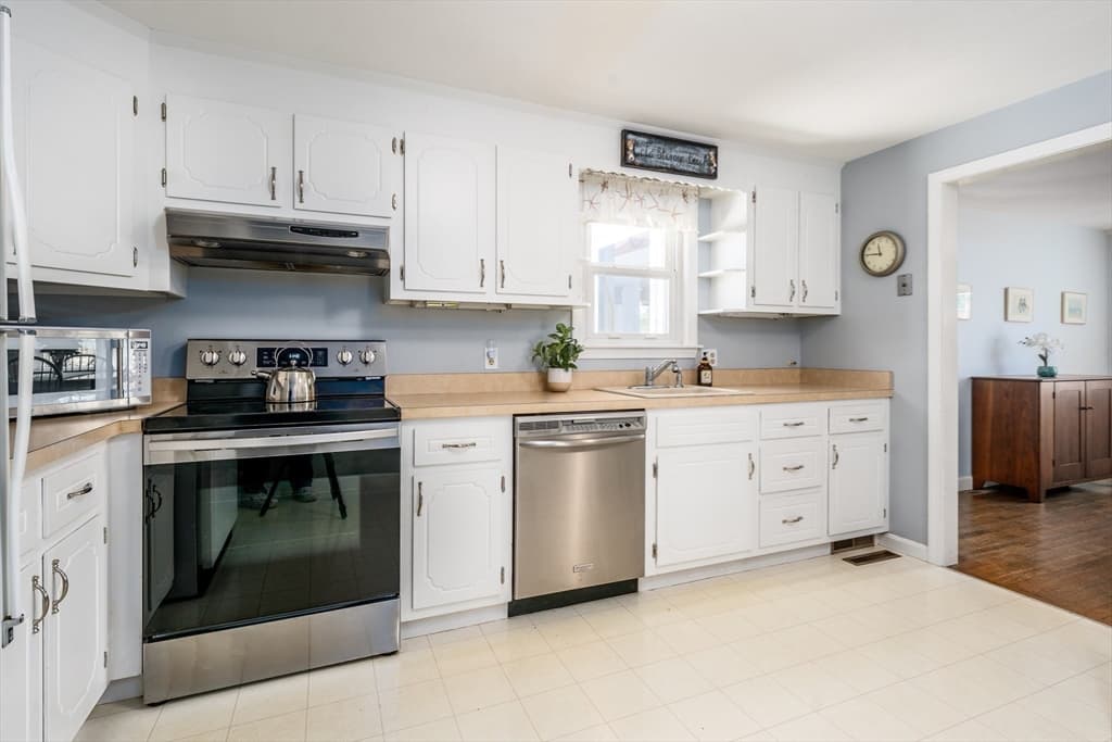 Single Family Residence at 12 Fairway Drive, Dennis MA 02641, Dennis, photo 12 of 32
