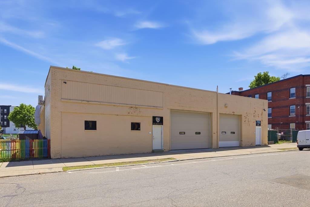 120 Pine St, Holyoke MA 01040 photo 3