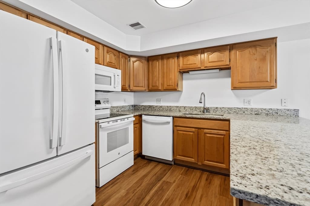 24 Greenleaves Dr # 406, Amherst MA 01002 photo 3
