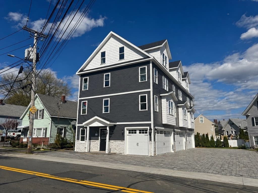 562 Gorham Street # 01, Lowell MA 01852 photo 2