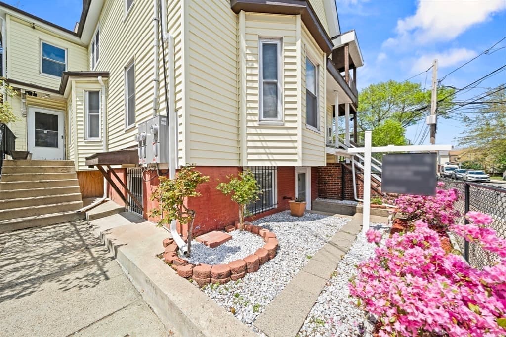 29 Hanson St # 1, Somerville MA 02143 photo 4