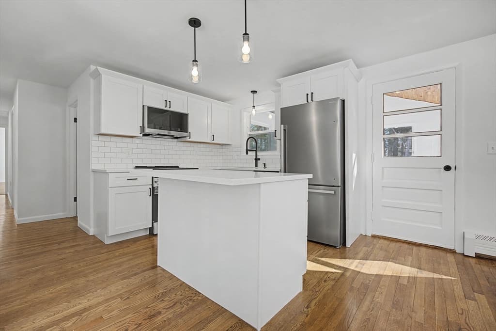 Single Family Residence at 12 Davis Road, Merrimack NH 03054, Merrimack, photo 6 of 31
