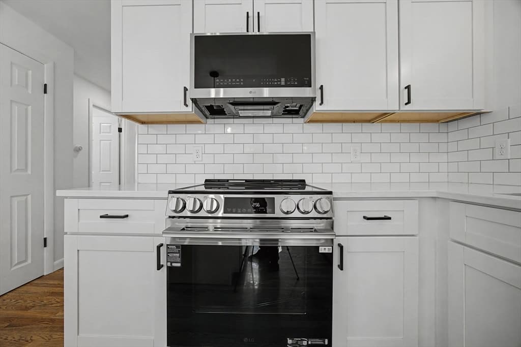 Single Family Residence at 12 Davis Road, Merrimack NH 03054, Merrimack, photo 7 of 31