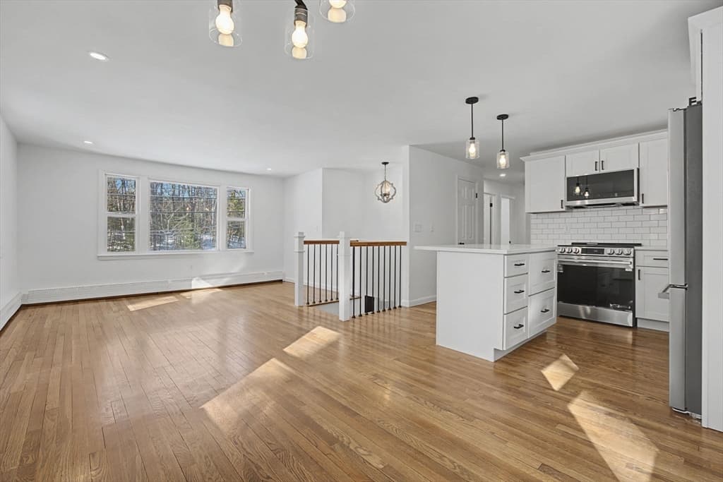 Single Family Residence at 12 Davis Road, Merrimack NH 03054, Merrimack, photo 10 of 31
