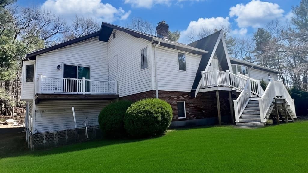 Single Family Residence at 5 Flintlocke Rd, Franklin MA 02038, photo 32 of 34