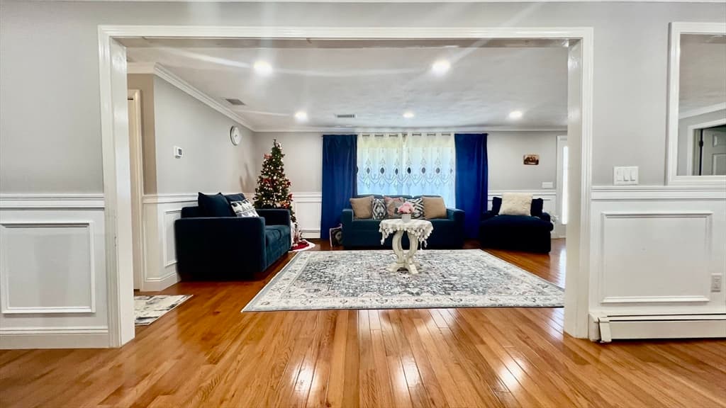 Single Family Residence at 5 Flintlocke Rd, Franklin MA 02038, photo 11 of 34