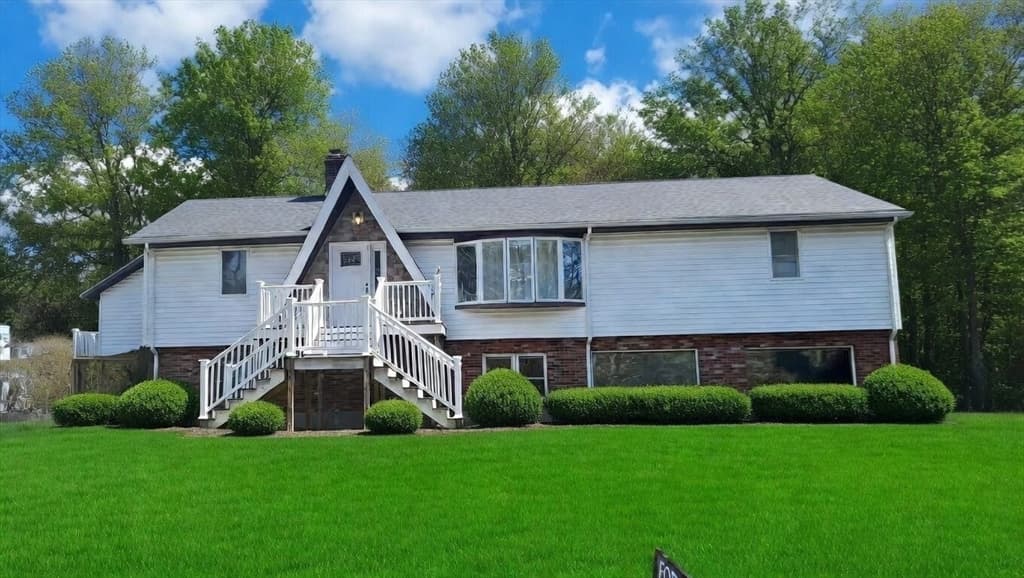 Single Family Residence at 5 Flintlocke Rd, Franklin MA 02038, photo 29 of 34