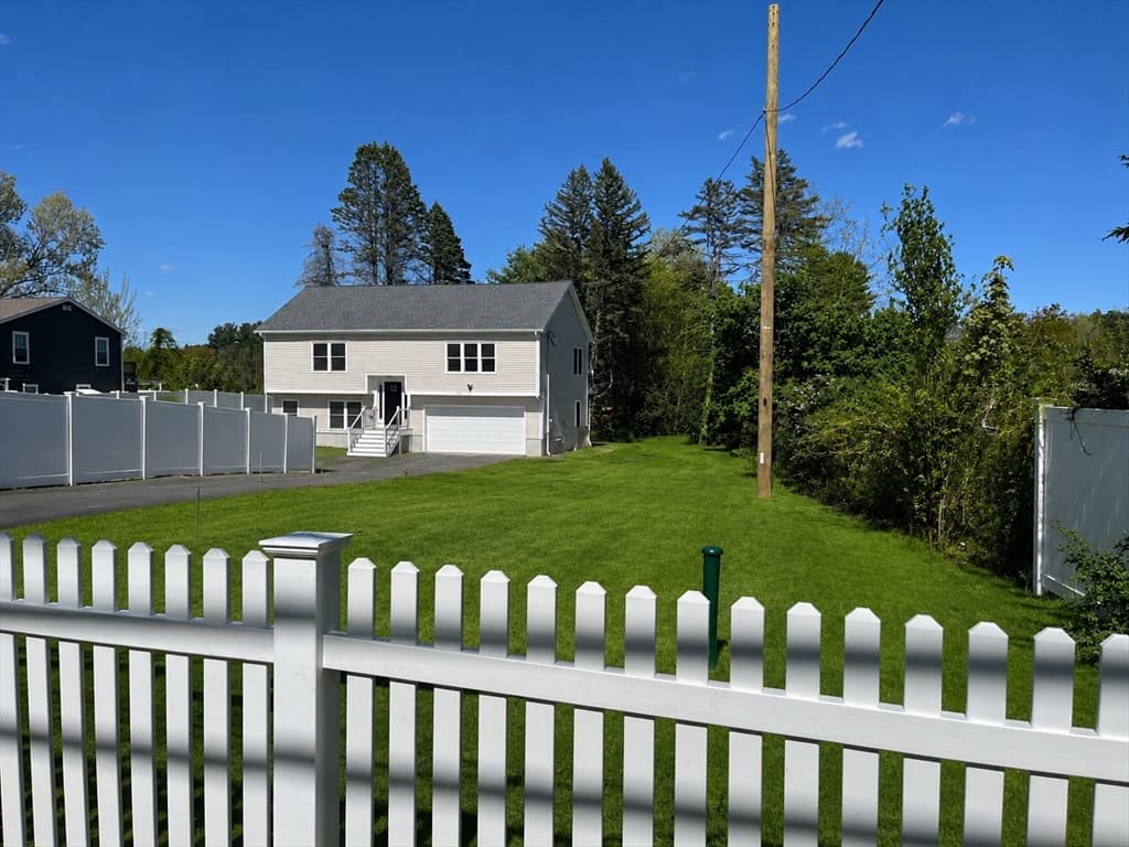 272 S Main St, Hopedale MA 01747 photo 4