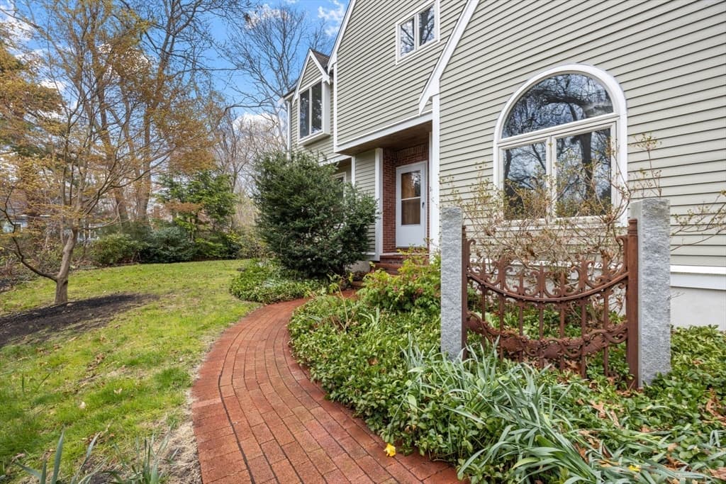 Single Family Residence at 16 Ellisville Rd, Plymouth MA 02360, Plymouth, photo 5 of 42