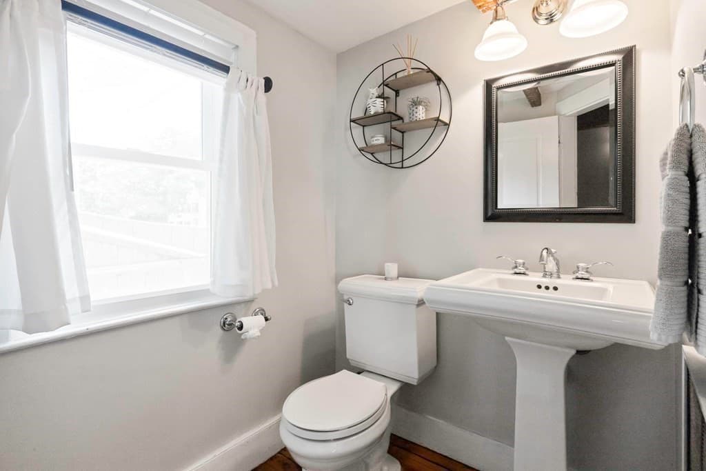 Single Family Residence at 54 Ashland St, Newburyport MA 01950, photo 16 of 33