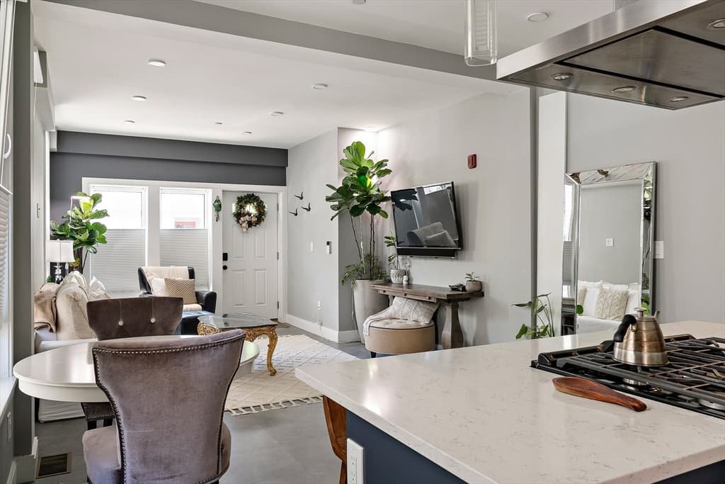 Condominium at 47 Morris St # 1, Boston MA 02128, photo 7 of 17