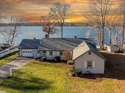 12 Edgewater Dr, Lakeville MA 02347