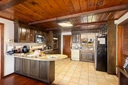 Single Family Residence at 12 Edgewater Dr, Lakeville MA 02347, Lakeville, photo 37 of 39