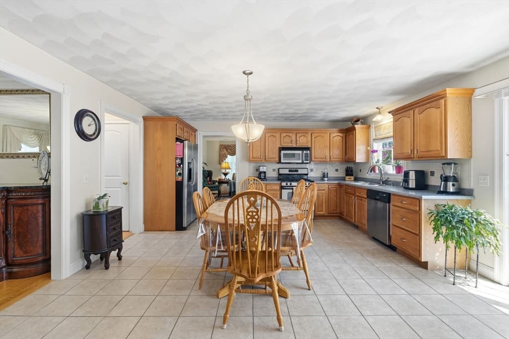Single Family Residence at 144 Burnside, Seekonk MA 02771, photo 19 of 41