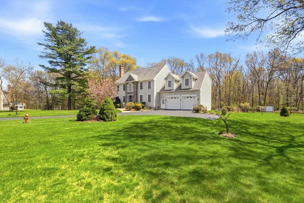 Single Family Residence at 144 Burnside, Seekonk MA 02771, photo 4 of 41