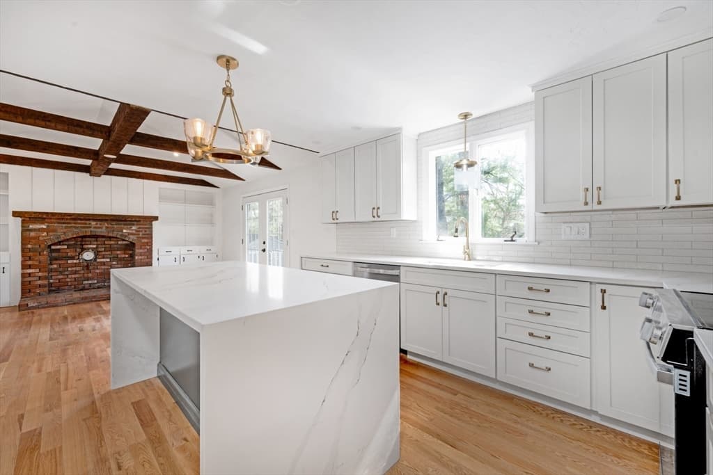 Single Family Residence at 10 Anchor Drive, Plymouth MA 02360, Plymouth, photo 7 of 42